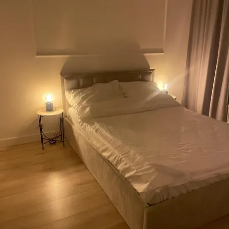 Airport Apartment *
